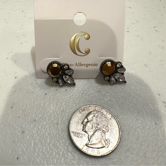 NWT 2 pairs of Earrings by Draper’s & Damon’s and Charming Charlie- green & gold - Picture 8 of 9